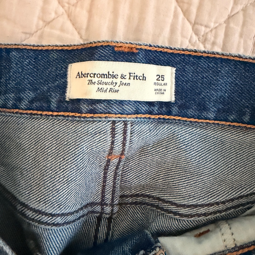 Abercrombie & Fitch Mid Rise Slouchy Jean - Picture 8 of 10